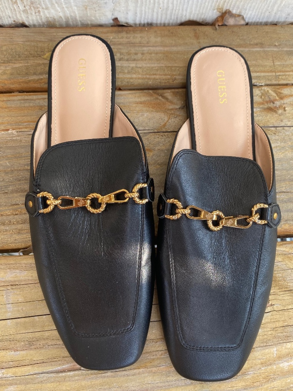 Guess women’s Mules slides size 7